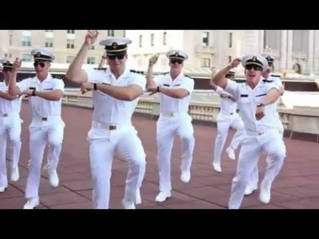 Gagnam Style tengerész módra